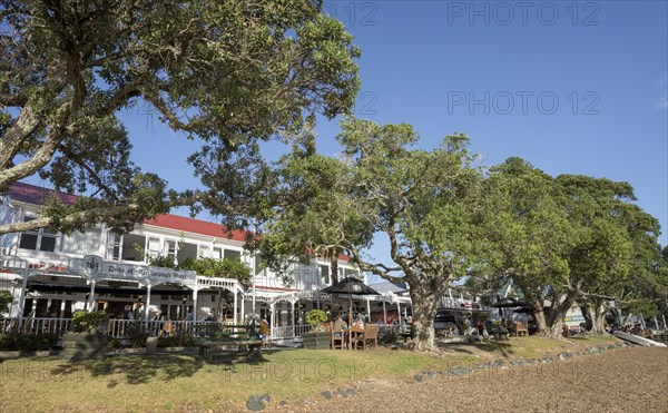 Beach of Russel with the Duke of Marlborough Hotel