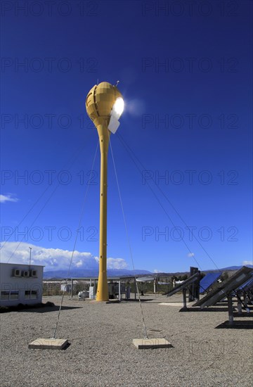 Heliostats reflecting sunrays to receiver tower