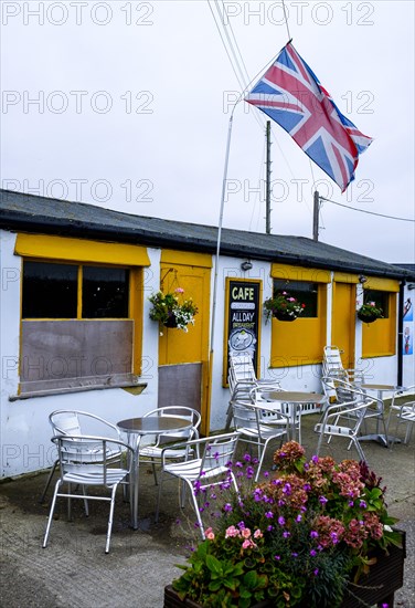 Cafe with outdoor seating