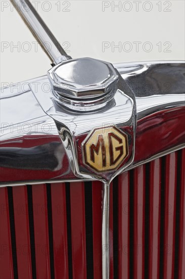 MG emblem on the radiator grill of a 1953 Model MG TD