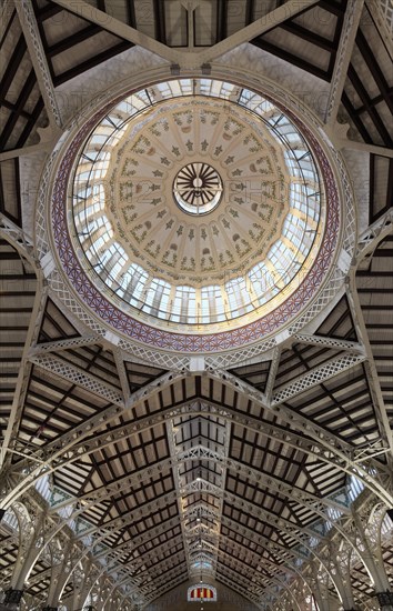Roof construction and dome with artistic tile decor