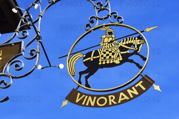 Advertising sign of a vinotheque
