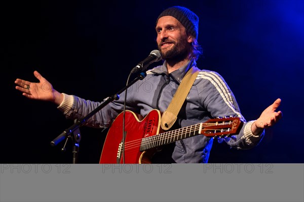 The Swiss singer and songwriter Shem Thomas live at the Schuur Lucerne
