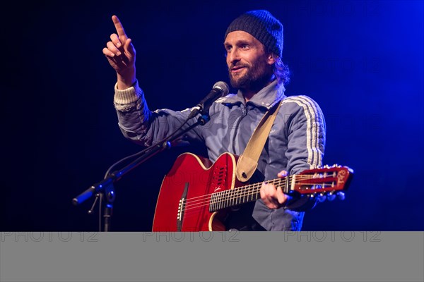 The Swiss singer and songwriter Shem Thomas live at the Schuur Lucerne