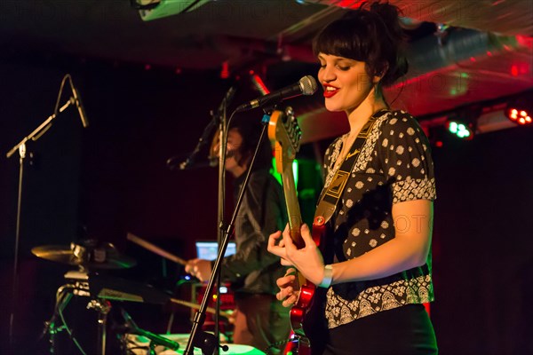 The Dutch-German pop duo Nosoyo with singer Donata Kramarz and drummer Daim de Rijke live in the Schuur Lucerne