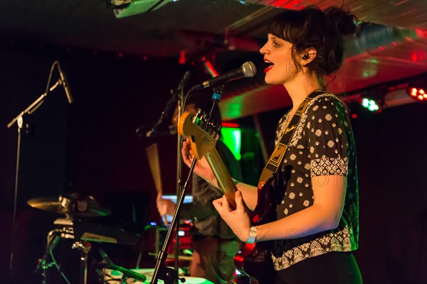 The Dutch-German pop duo Nosoyo with singer Donata Kramarz and drummer Daim de Rijke live in the Schuur Lucerne