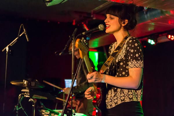 The Dutch-German pop duo Nosoyo with singer Donata Kramarz and drummer Daim de Rijke live in the Schuur Lucerne