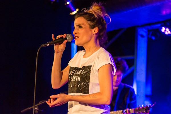 The Swiss singer and songwriter Lina Button live at the Schuur Lucerne