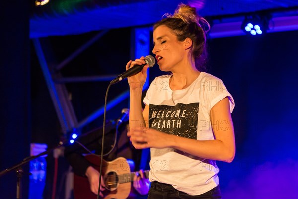 The Swiss singer and songwriter Lina Button live at the Schuur Lucerne