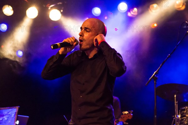 The Swiss reggae and ragas singer Dodo live in the Schuur Lucerne
