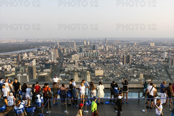 Visitor on the viewing platform of Maha Nakhon Tower