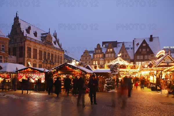 Christmas Market at the Market Square with House Schutting