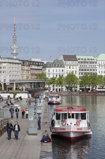Pier at Jungfernstieg