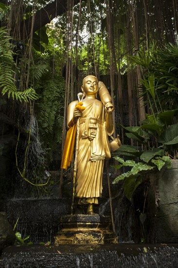 Buddha statue at Wat Saket Ratcha Wora Maha Wihan