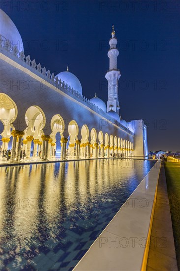 Arcades in the Sheikh Zayed Mosque