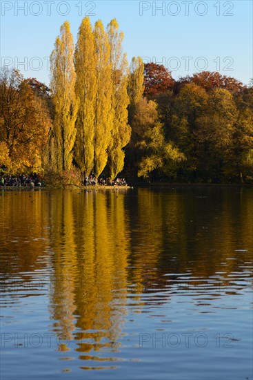 Lake Kleinhesseloher See with beer garden in the fall