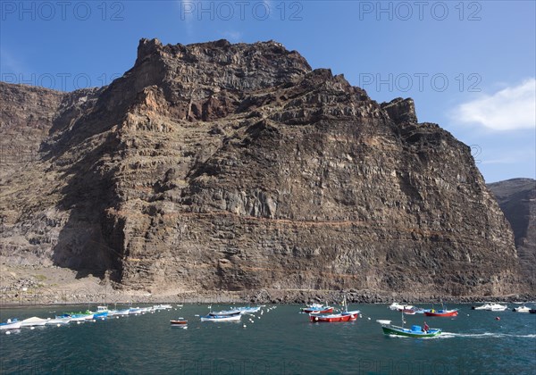Fishing harbour in Vueltas with Tequergenche mountain