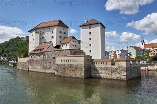 View over the Danube to Veste Niederhaus