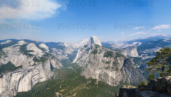 View from Glacier Point to the Yosemite Valley with Half Dome