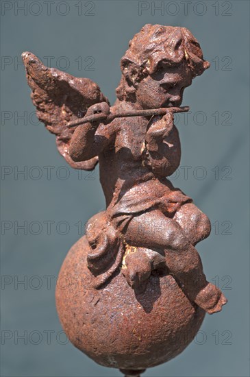 Little angel figurine with flute