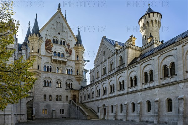Palas and Knights' House