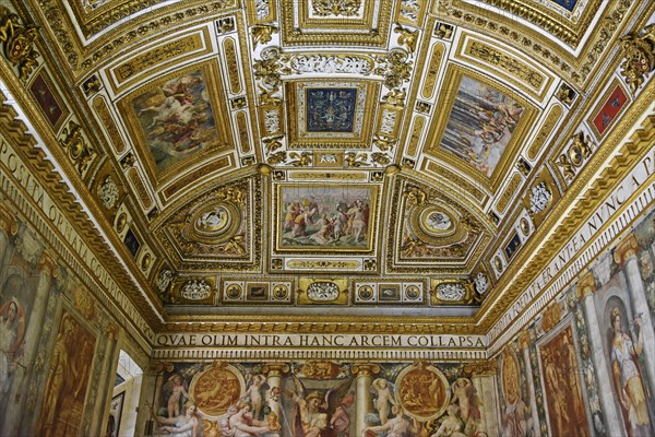 Ceiling paintings and golden wall decorations in the Sala Paolina