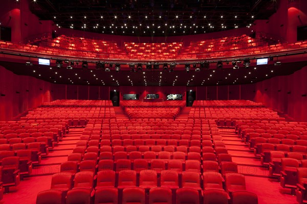 Auditorium floor and rank