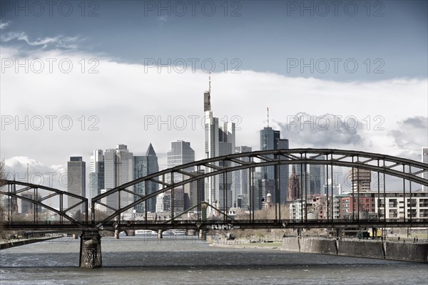 Skyline with the Deutschherrnbrucke bridge