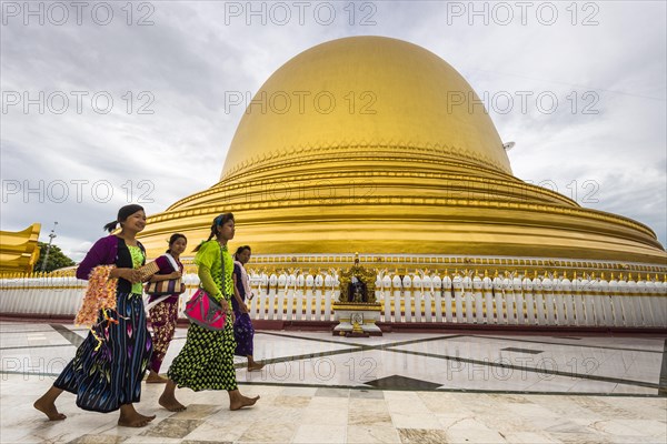 Girls walk in front of Kaunghmudaw pagoda or Yaza Mani Sula Kaunghmudaw or Rajamanicula