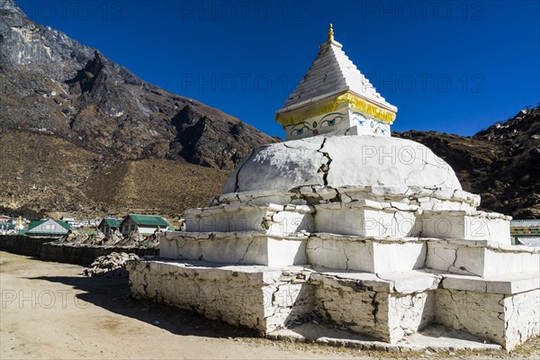Stupa of the village of Khumjung
