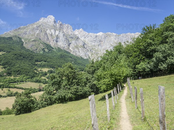 Footpath in front of the Pena Remona mountain