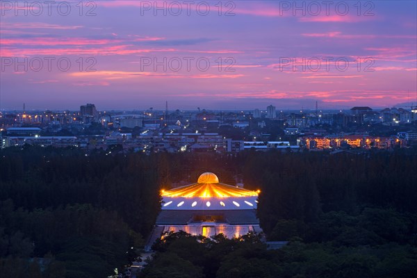 Phra Mongkol Thepmuni Memorial Hall
