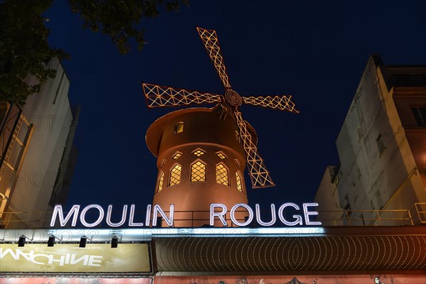Moulin Rouge at night