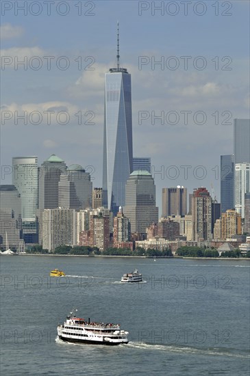 Freedom Tower and tourist boat
