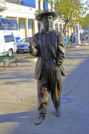 Sculpture of Benny More