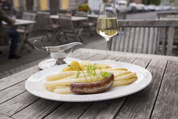 Asparagus and a grilled sausage