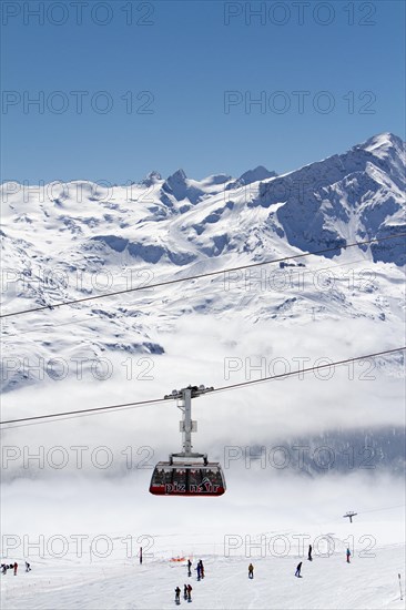 Cableway to the Piz Nair