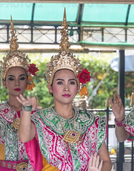Traditional Thai dancers