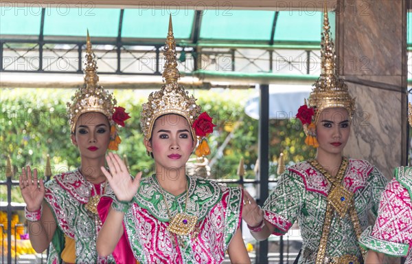 Traditional Thai dancers