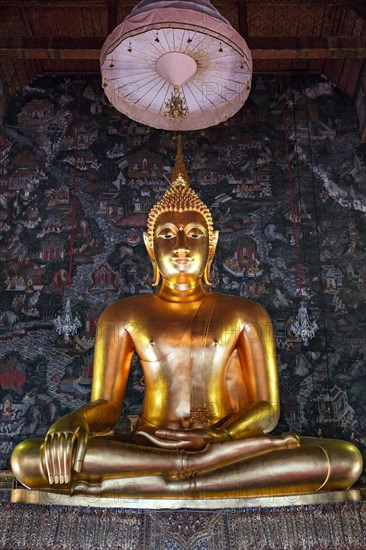 Phra Si Sakyamuni Buddha in Wihan Luang Hall