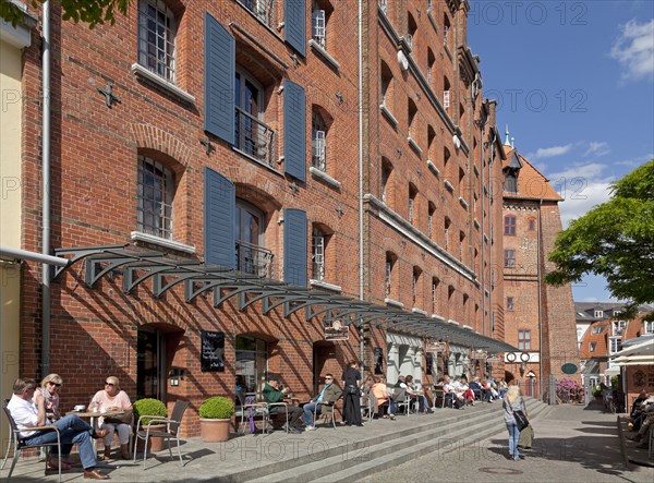 Sidewalk restaurants