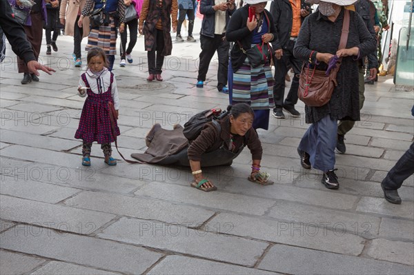 Running a length and then prostrating