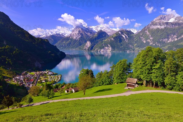 Views of Sisikon and Urnersee lake