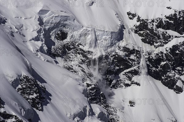 Snow slide on Piz Palu