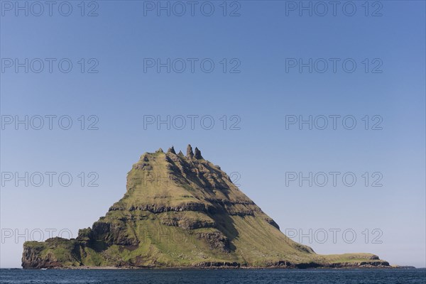 Islet of Tindholmur or Tindholmur