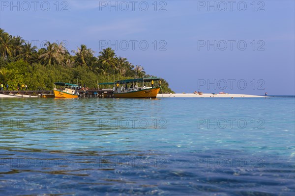 Boats off Embudu island