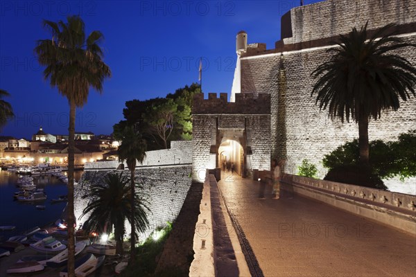 Ploce Gate and the Revelin Fortress at dusk
