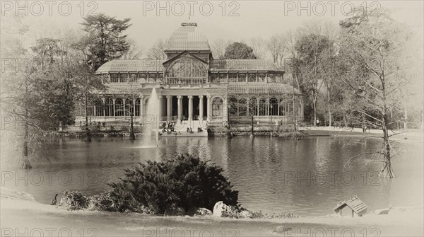 Glass pavilion by Ricardo Velazquez Bosco
