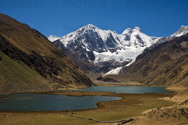 The mountain lakes Lagunas Jahuacocha