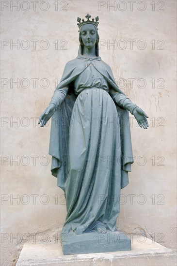 Sculpture of the Madonna